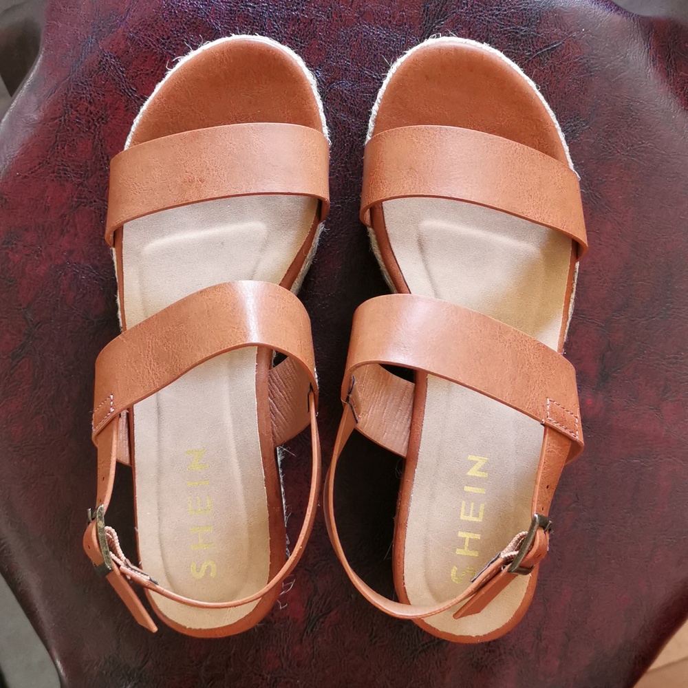 Light cognac color sandals